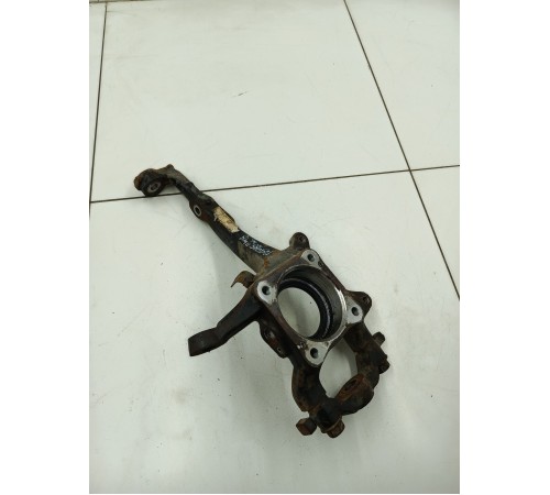 Кулак поворотный передний левый