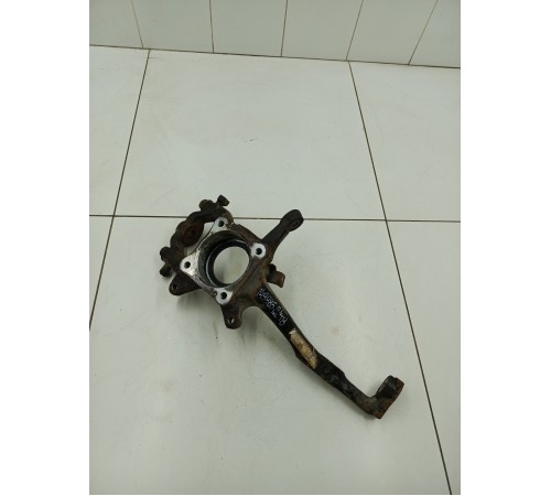 Кулак поворотный передний левый