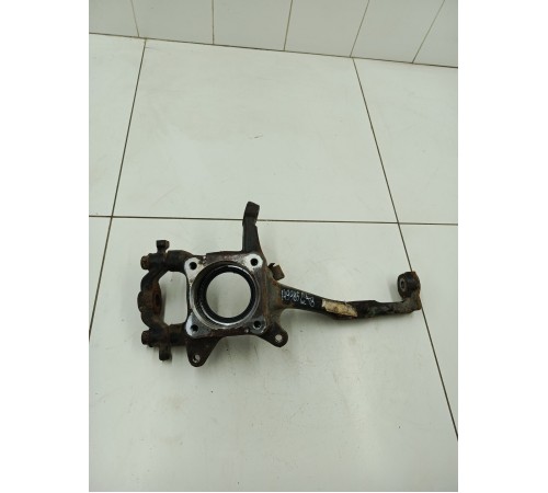 Кулак поворотный передний левый