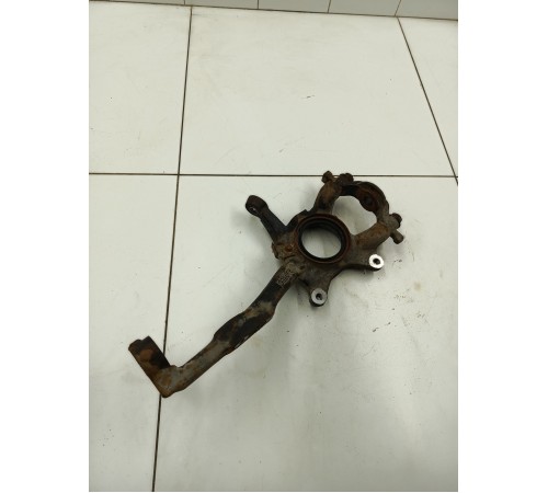 Кулак поворотный передний левый