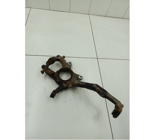 Кулак поворотный передний левый