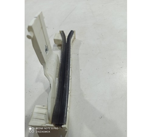 Направляющая стекла(задняя левая)