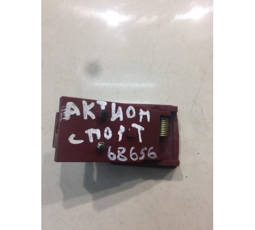 Кнопка открывания капота