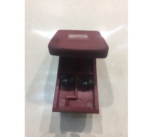 Кнопка открывания капота