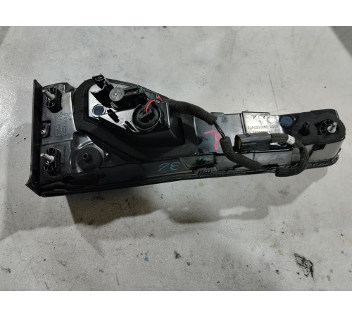 Фонарь крышки багажника левый внутренний