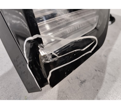 Фонарь крышки багажника левый внутренний