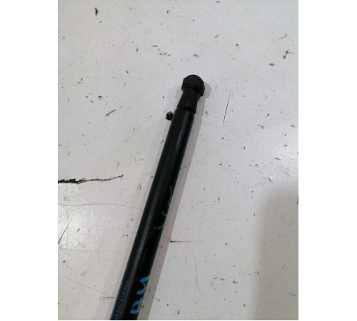 Амортизатор багажника правый