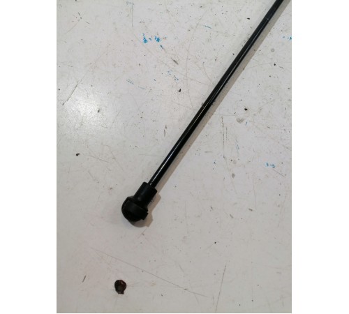 Амортизатор багажника правый