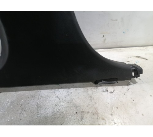 Накладка центральной стойки левая нижняя