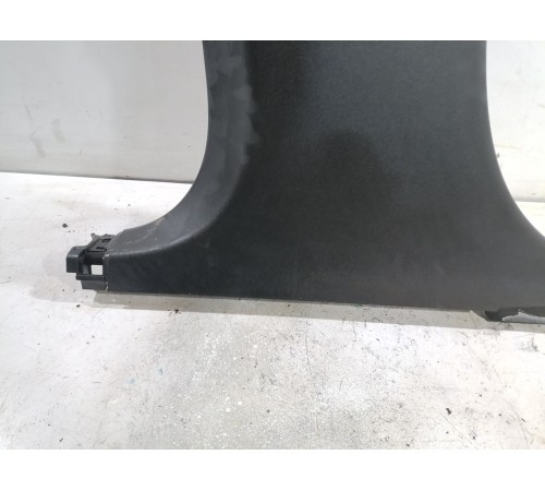 Накладка центральной стойки левая нижняя