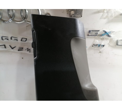 Накладка центральной стойки левая нижняя