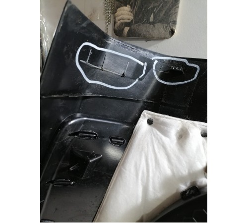 Накладка центральной стойки левая нижняя