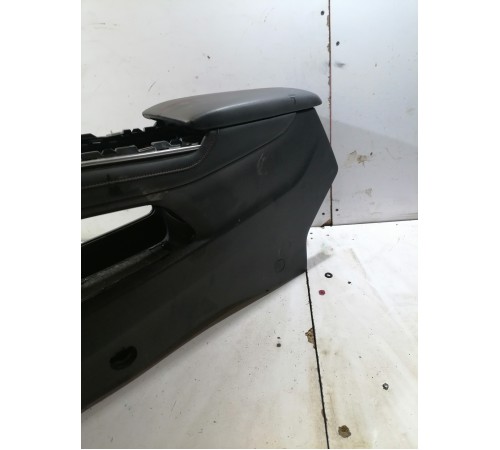 Центральная консоль с подлокотником