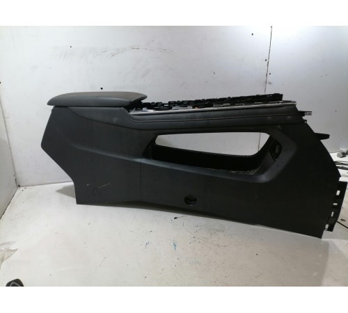 Центральная консоль с подлокотником