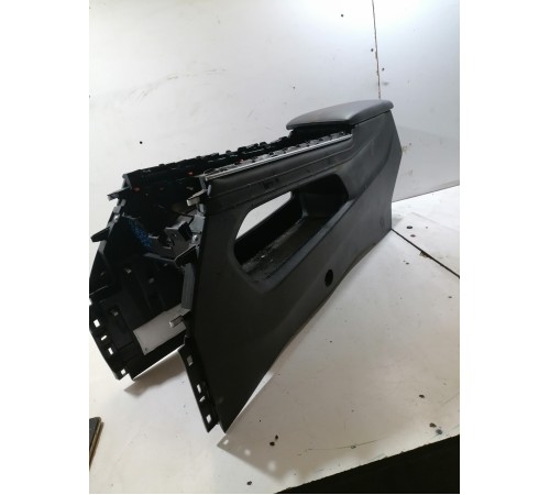 Центральная консоль с подлокотником