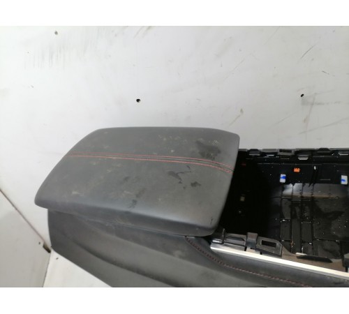 Центральная консоль с подлокотником