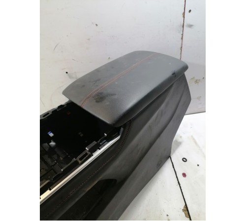 Центральная консоль с подлокотником