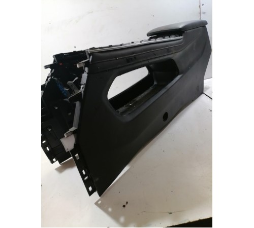 Центральная консоль с подлокотником