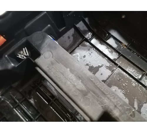 Центральная консоль с подлокотником