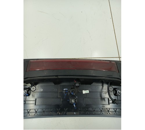 Спойлер крышки двери багажника