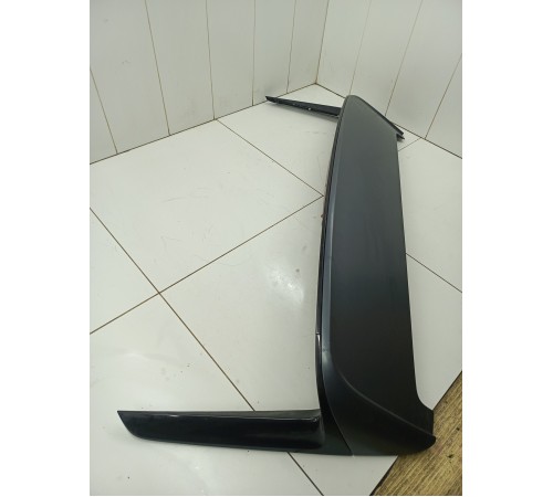 Спойлер крышки двери багажника