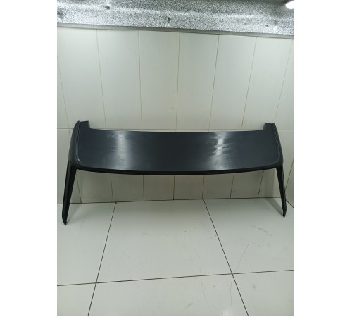 Спойлер крышки двери багажника