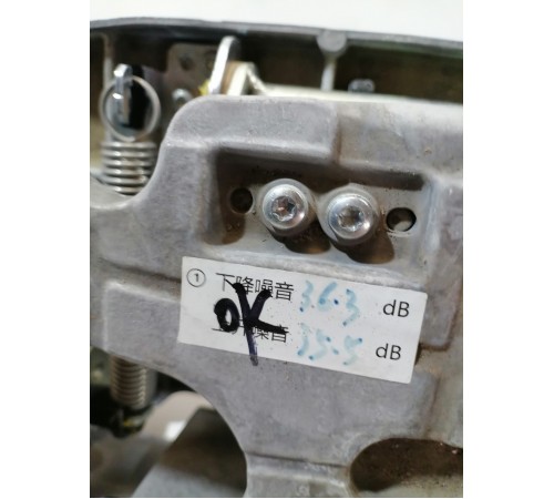 Механизм подъёма центрального экрана