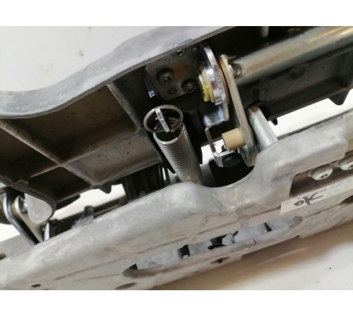 Механизм подъёма центрального экрана