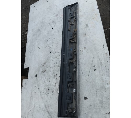 Накладка (молдинг) двери передний правый