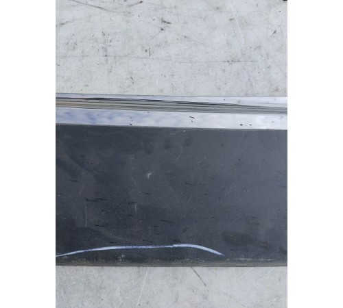 Накладка (молдинг) двери передний правый