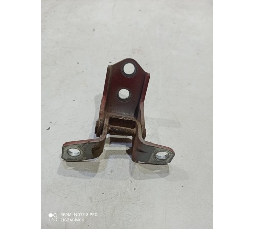 Петля двери(передняя левая нижняя)