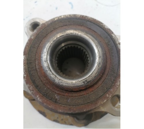 Ступица передняя левая