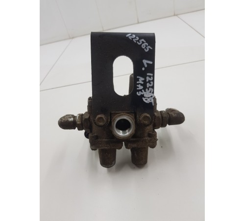 Кран клапан тормозной системы левый