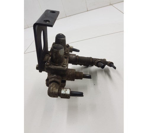 Кран клапан тормозной системы левый