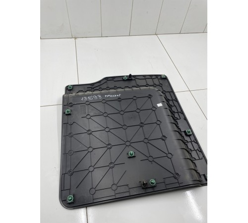 Обшивка двери багажника