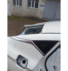 Стекло заднее глухое правое