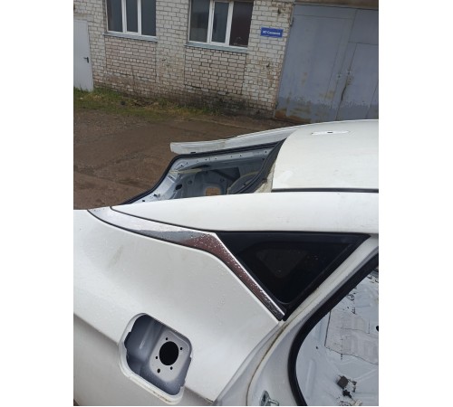 Стекло заднее глухое правое