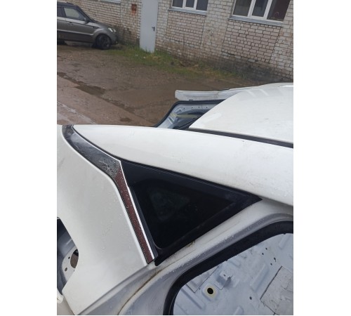 Стекло заднее глухое правое