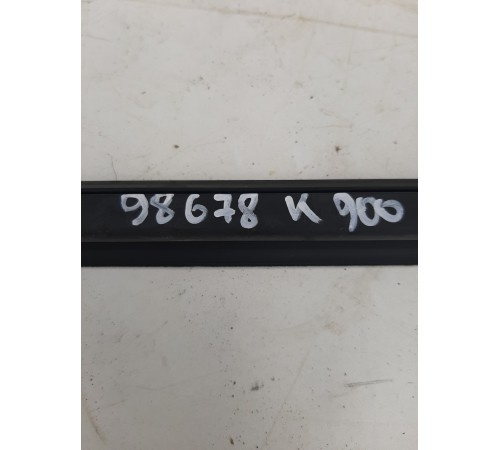 Уплотнитель стекла (задний правый наружный)