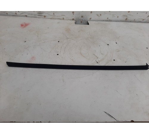 Уплотнитель стекла (задний правый наружный)