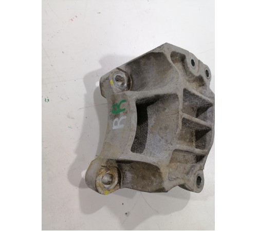 Кронштейн крепление двигателя правый