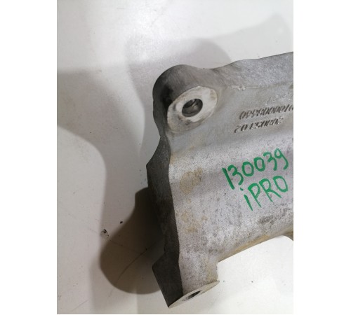 Кронштейн крепление двигателя правый