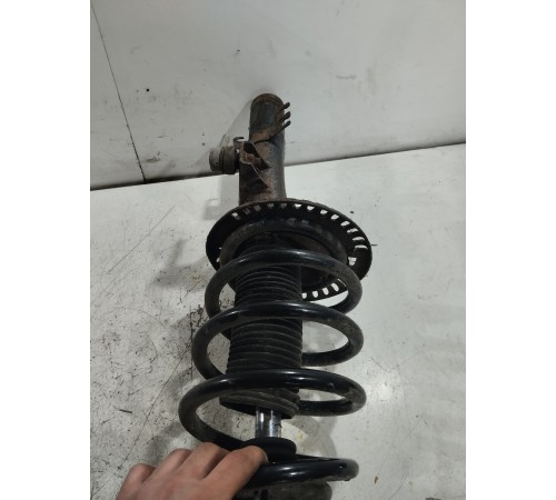 Амортизатор подвески передний левый в сборе