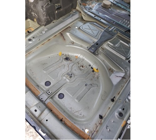 Ниша багажника (запасного колеса)