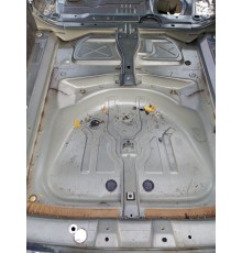 Ниша багажника (запасного колеса)