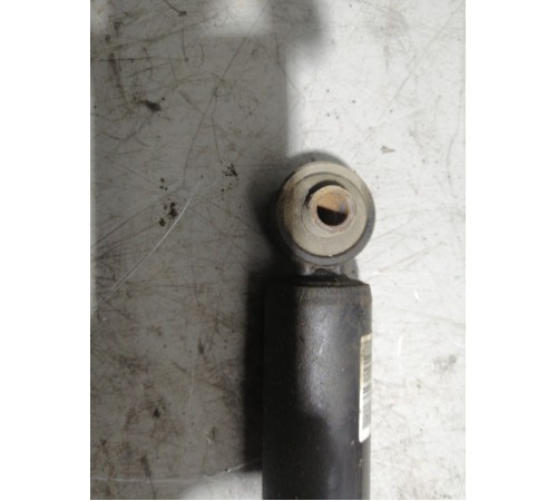 Амортизатор передний правый