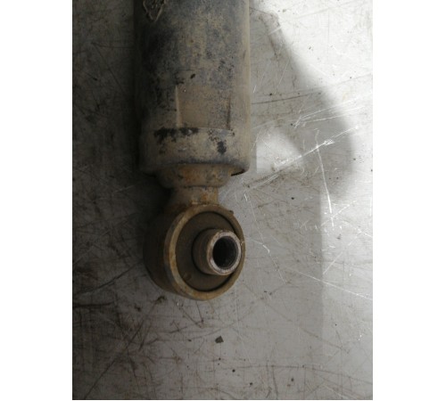 Амортизатор передний правый