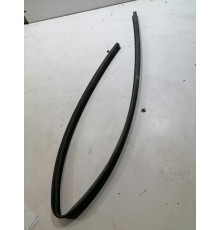 Уплотнитель капота