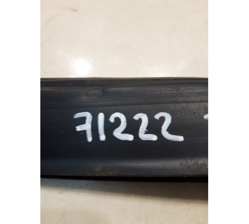 Уплотнительная резинка стекла задней правой двери