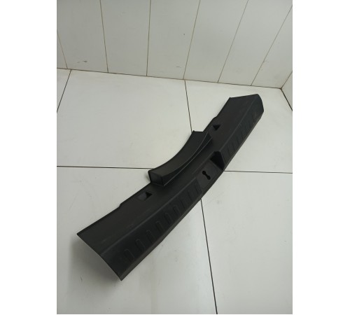 Обшивка панели багажника